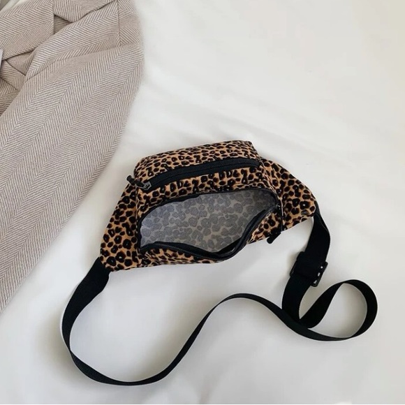 💙 Women’s Leopard Print Double Front Pockets Adjustable Strap Fanny Pack - Picture 6 of 10